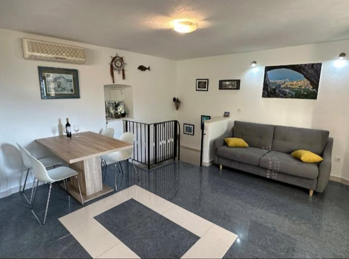 Apartmani Dalmacija เบรลา ภายนอก รูปภาพ